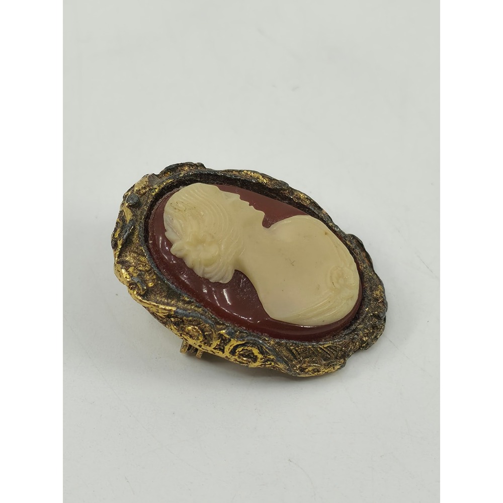 Vintage Cameo Brooch Pin Gold Tone Ornate Frame Victorian Style Red Cream Woman - Picture 3 of 6